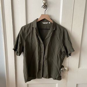 Uniqlo Olive Green Short Sleeve Button Up Shirt